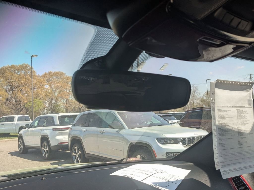 Used 2018 Jeep Grand Cherokee Altitude image 31