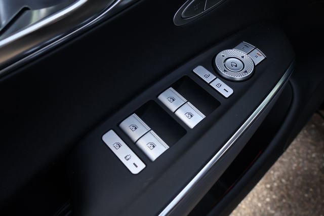 Used 2024 Genesis GV70 2.5T Advanced w/ Advanced Package image 13