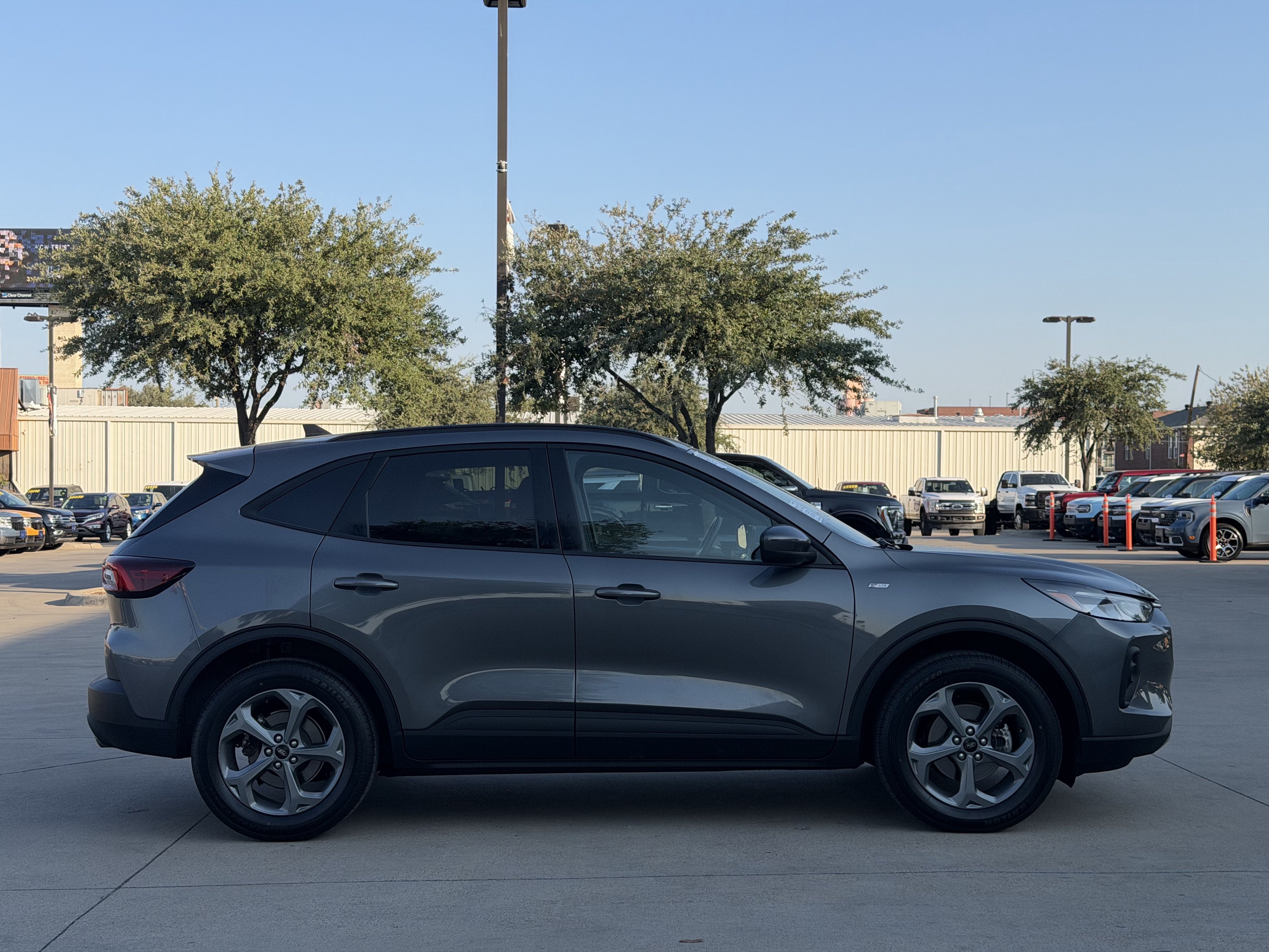Used 2025 Ford Escape ST-Line Select AWD/4WD image 3
