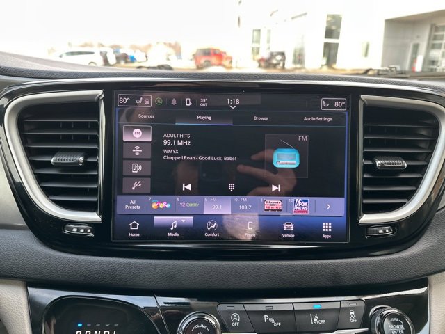 Used 2024 Chrysler Pacifica Touring-L image 31