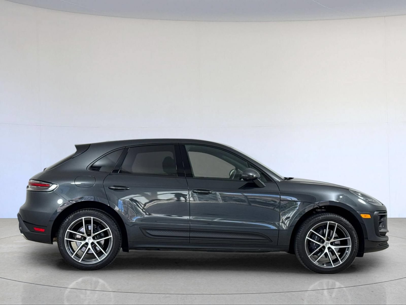 Certified 2025 Porsche Macan w/ Premium Package Plus AWD/4WD image 9