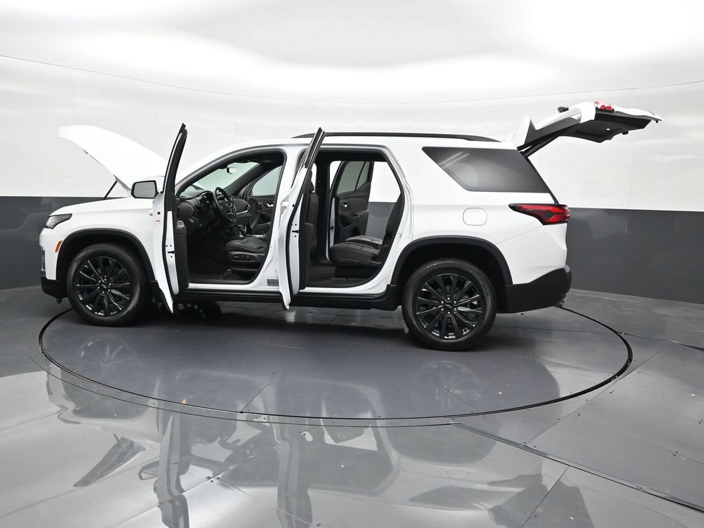 Used 2023 Chevrolet Traverse RS FWD image 39