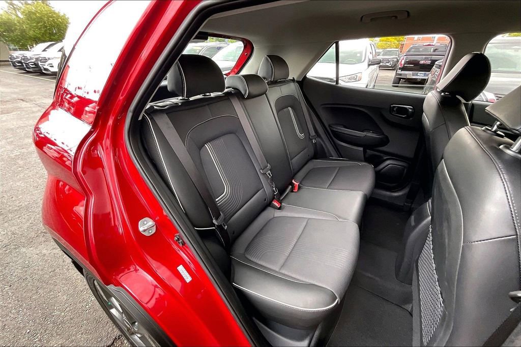 Used 2023 Hyundai Venue Limited FWD image 26