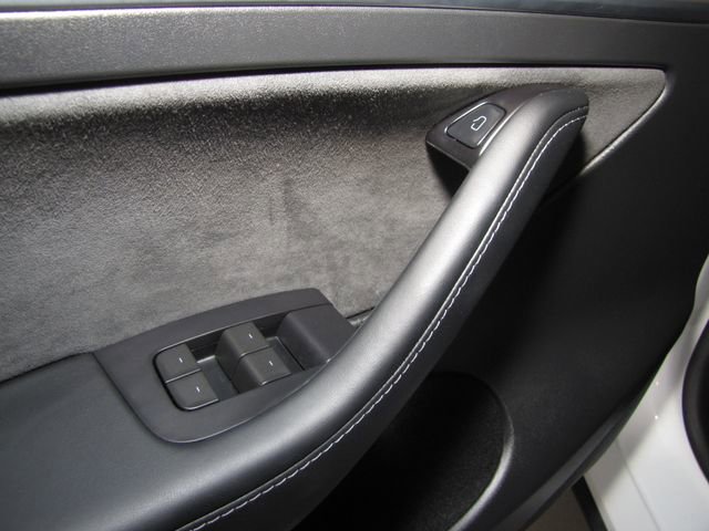 Used 2024 Tesla Model Y Performance AWD/4WD image 8