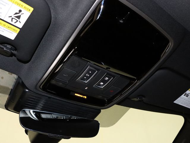 Used 2023 Land Rover Range Rover Velar R-Dynamic S image 24