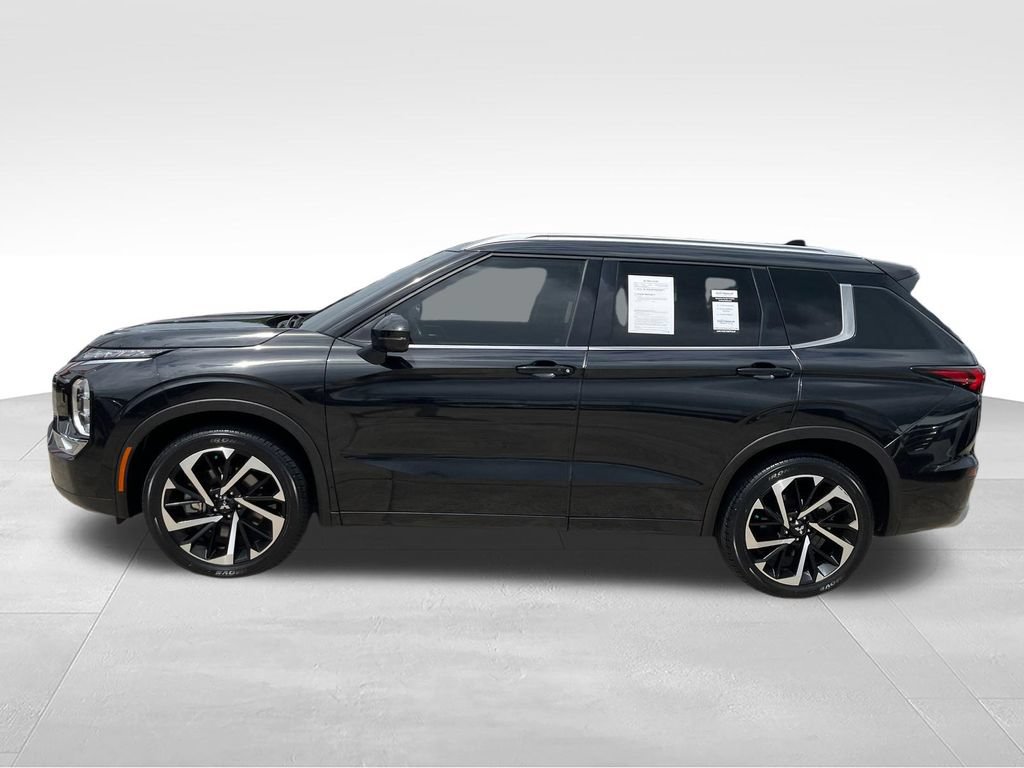 Used 2023 Mitsubishi Outlander SEL AWD/4WD image 2