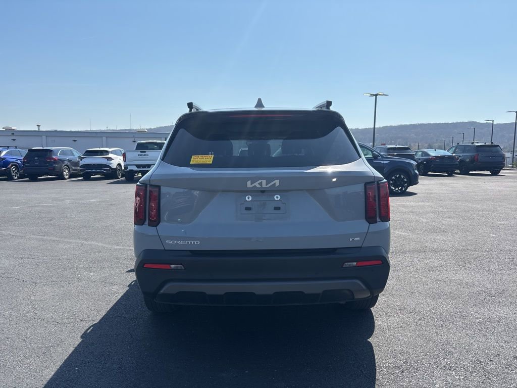 Used 2023 Kia Sorento S w/ Panoramic Sunroof Package image 4