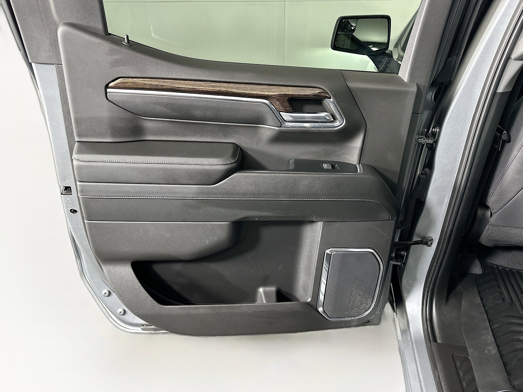 Used 2024 GMC Sierra 1500 Elevation image 25