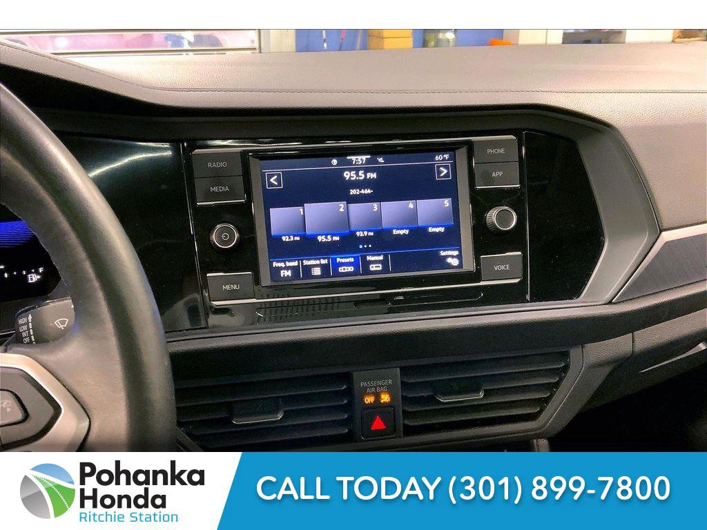 Used 2023 Volkswagen Jetta SE image 5