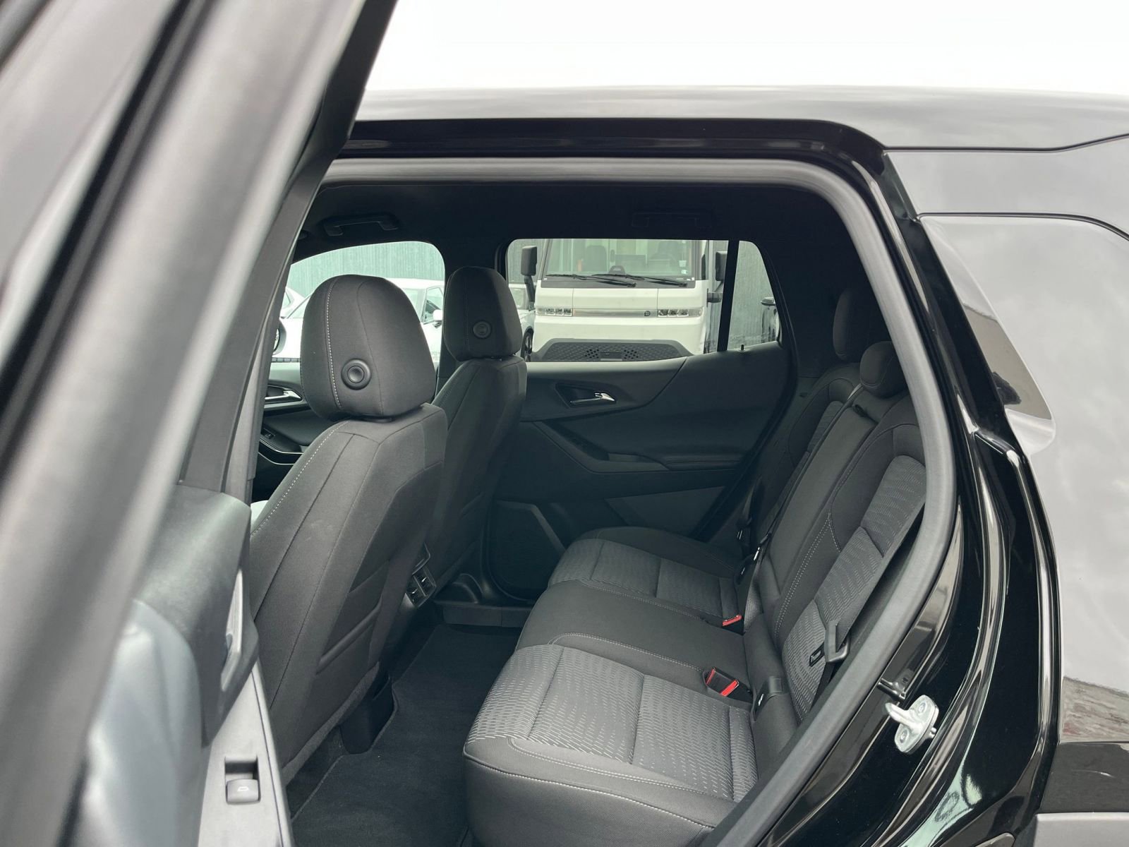 Used 2025 Chevrolet Equinox LT image 25