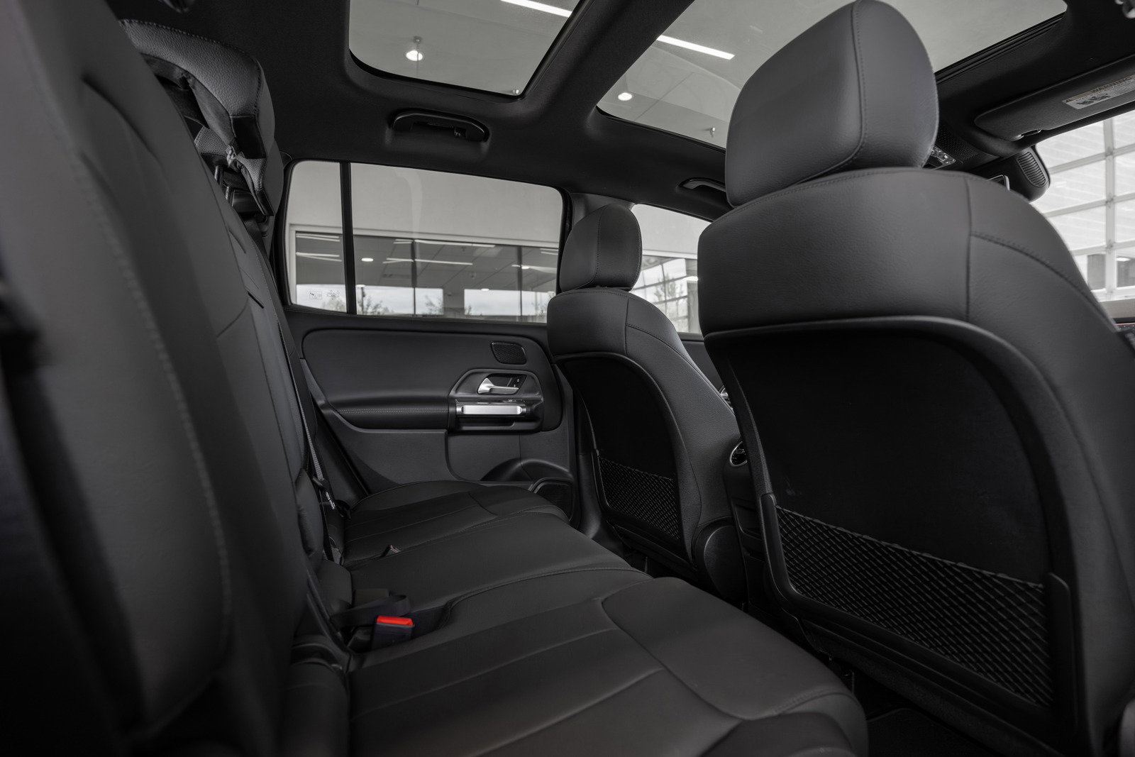 Used 2024 Mercedes-Benz GLB 250 w/ Exclusive Package image 27