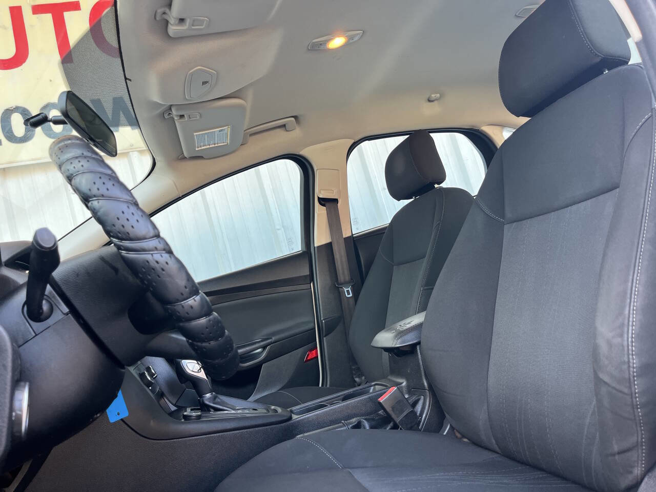 Used 2015 Ford Focus SE image 12