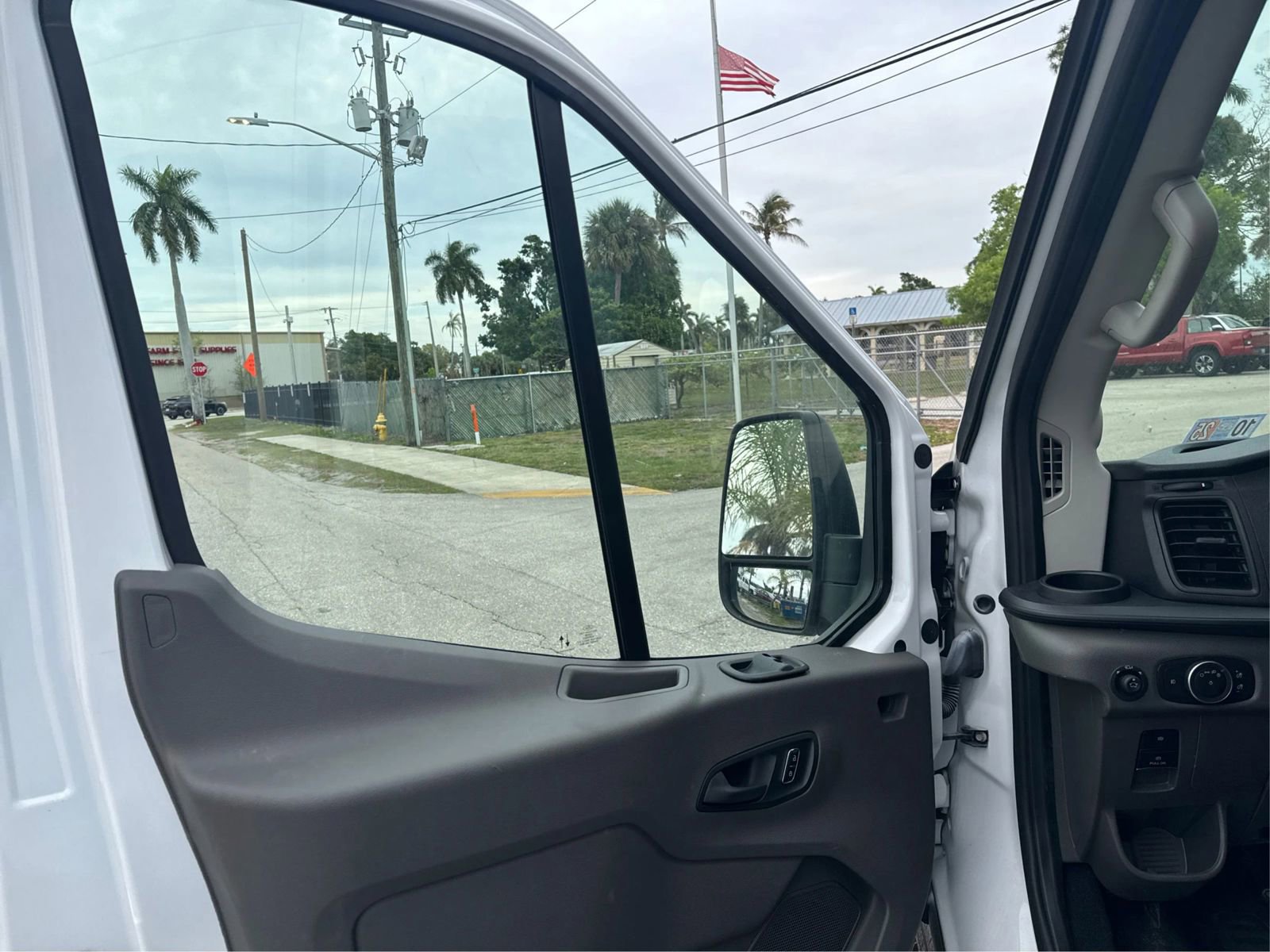 Used 2025 Ford Transit 350 XLT RWD image 21