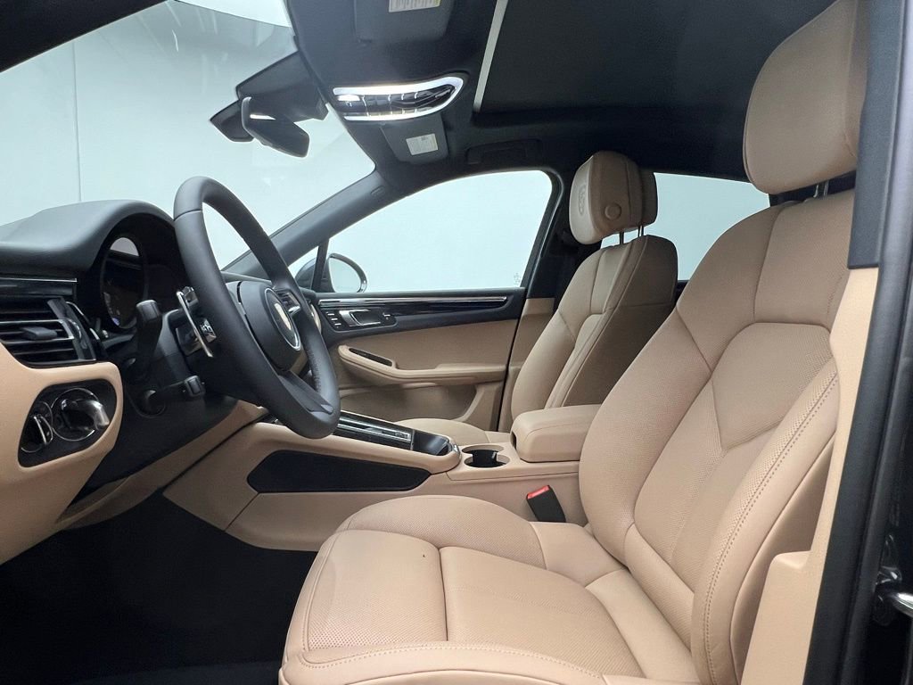Used 2026 Porsche Macan AWD/4WD image 5