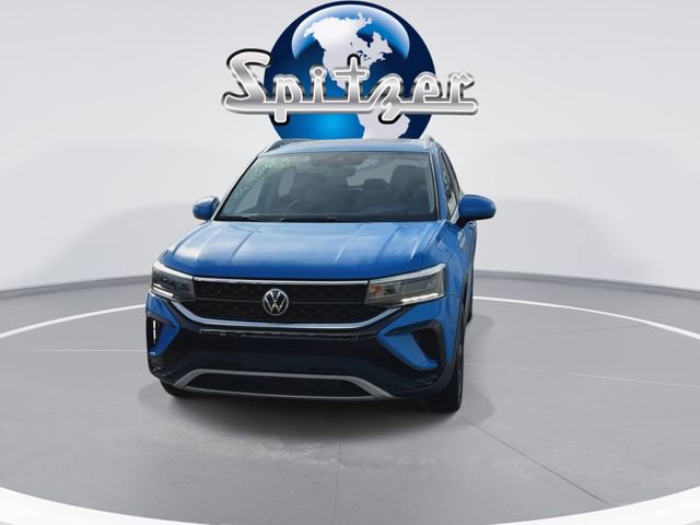 Used 2023 Volkswagen Taos SE w/ Panoramic Sunroof Package image 4