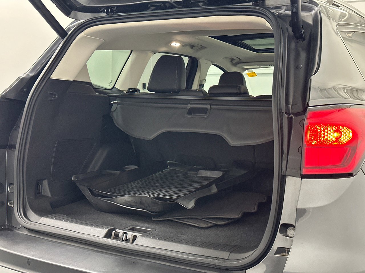 Used 2019 Ford Escape Titanium image 8