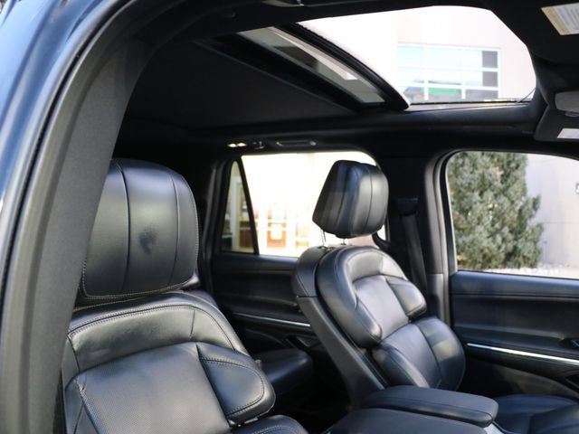 Used 2025 Lincoln Navigator L Reserve w/ Jet Appearance Package image 9