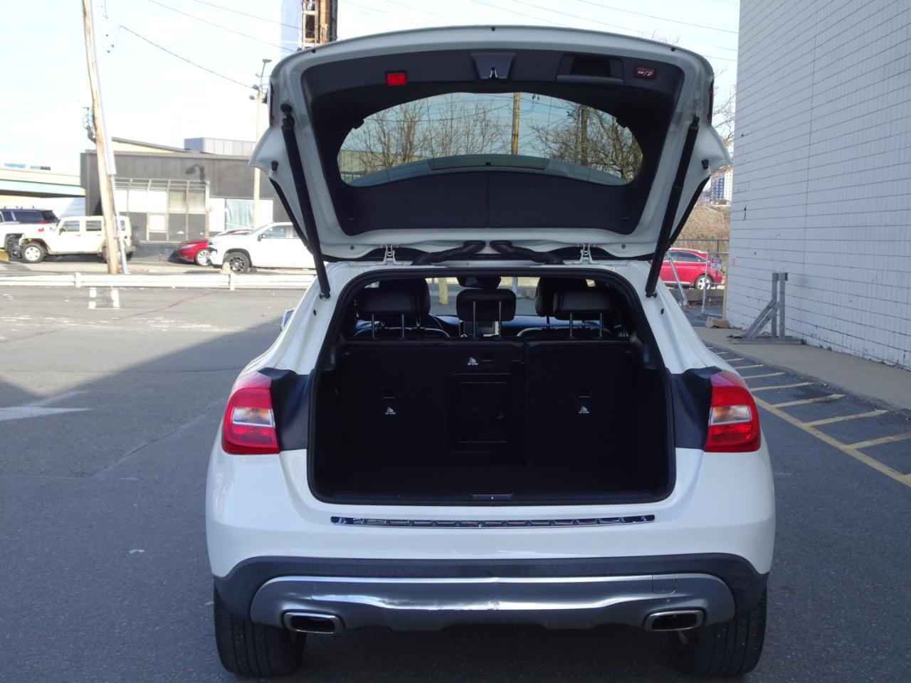 Used 2017 Mercedes-Benz GLA 250 GLA 250 4MATIC SUV image 9