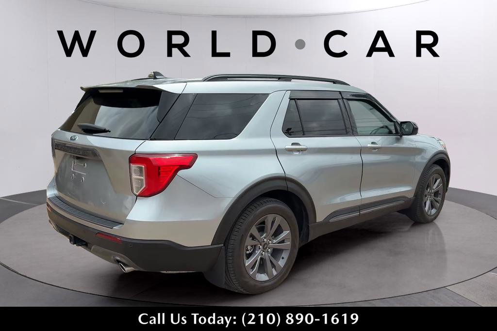 Used 2022 Ford Explorer XLT w/ Equipment Group 202A image 3