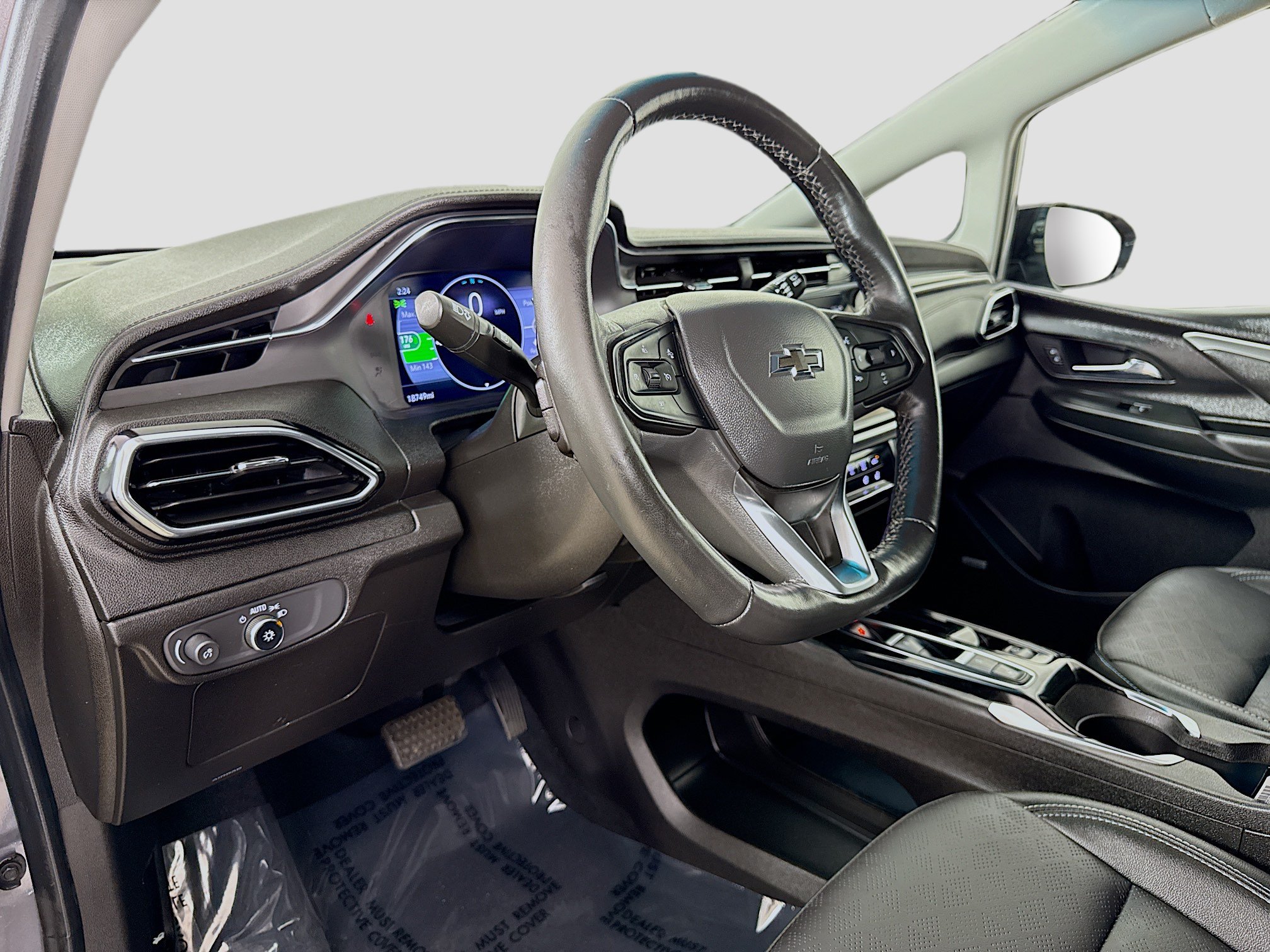 Used 2023 Chevrolet Bolt LT w/ Infotainment Package FWD image 9