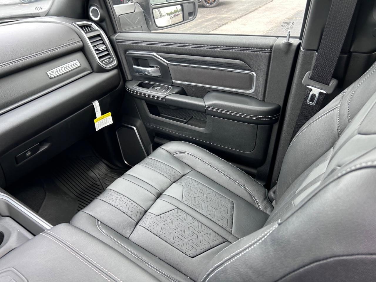 Used 2024 RAM 2500 Laramie w/ Sport Appearance Package image 19