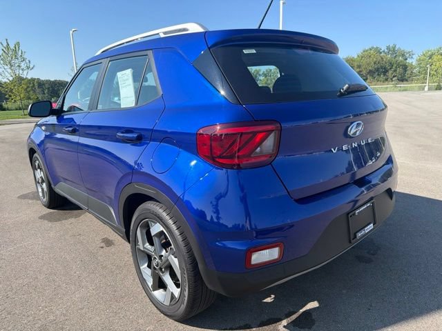 Used 2025 Hyundai Venue FWD image 11