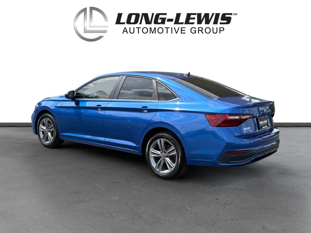 Certified 2024 Volkswagen Jetta SE image 4