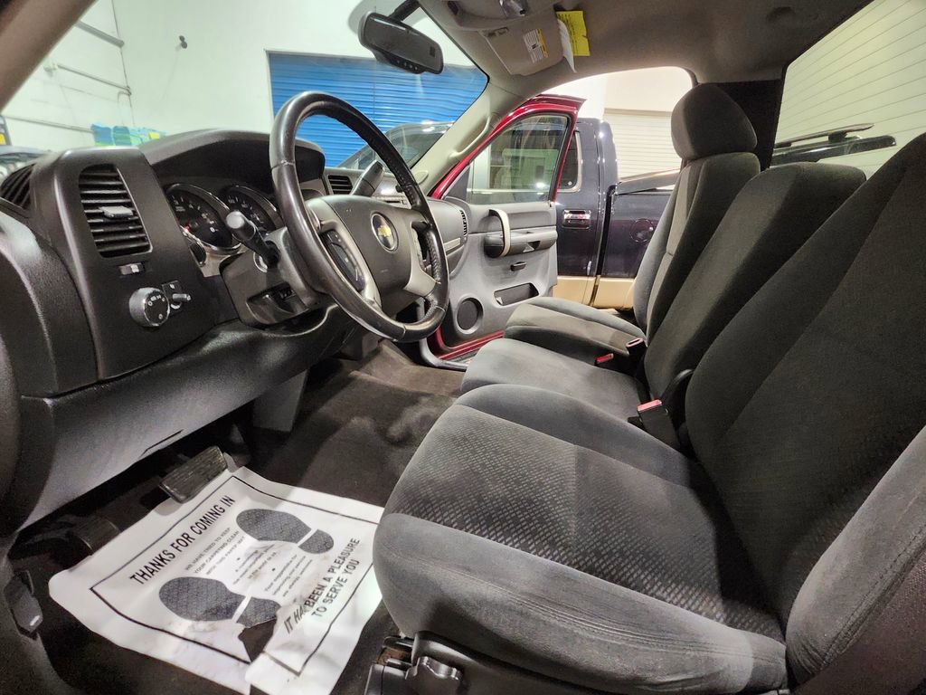 Used 2008 Chevrolet Silverado 1500 LT w/ Suspension Package, Off-Road AWD/4WD image 10