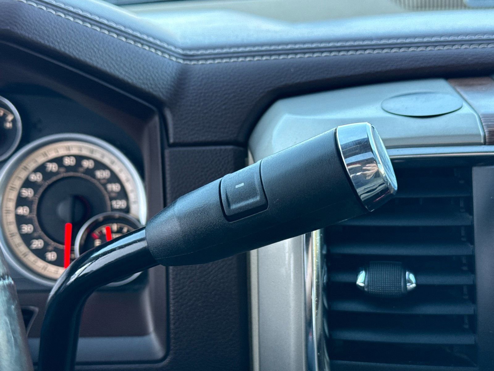 Used 2014 RAM 3500 Laramie w/ Cold Weather Group image 23