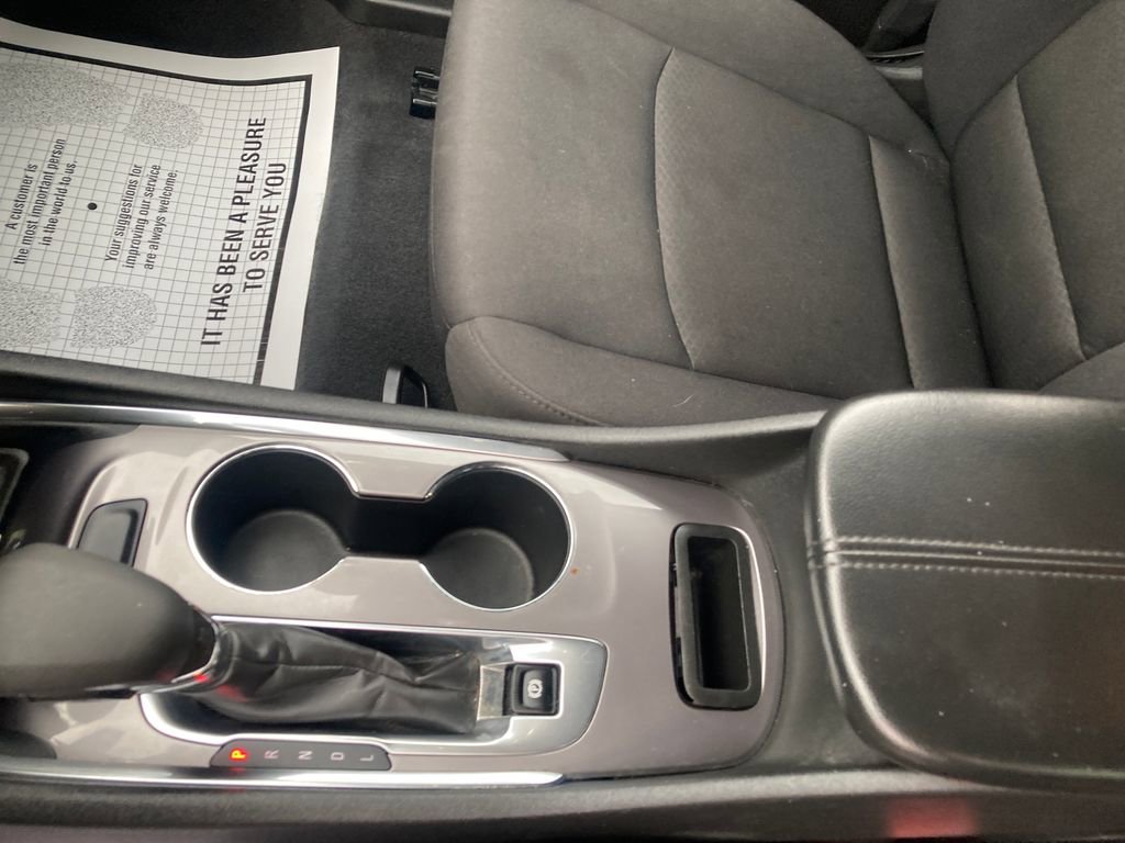 Used 2022 Chevrolet Malibu LT FWD image 34