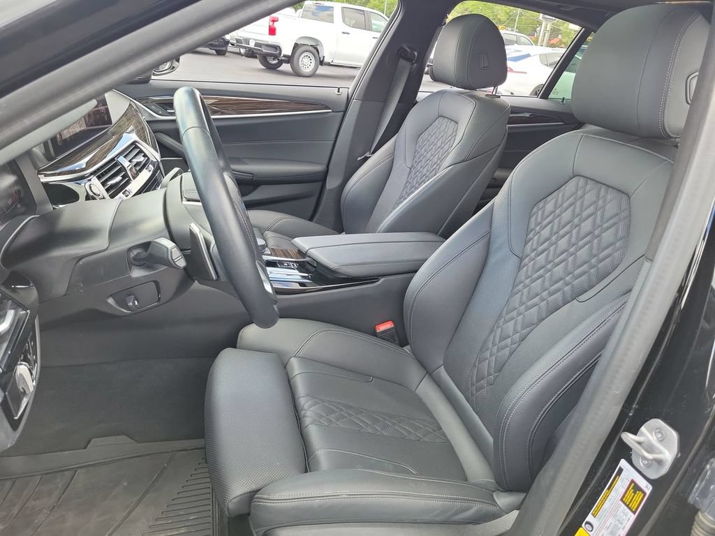 Used 2023 BMW 530i w/ Premium Package RWD image 19