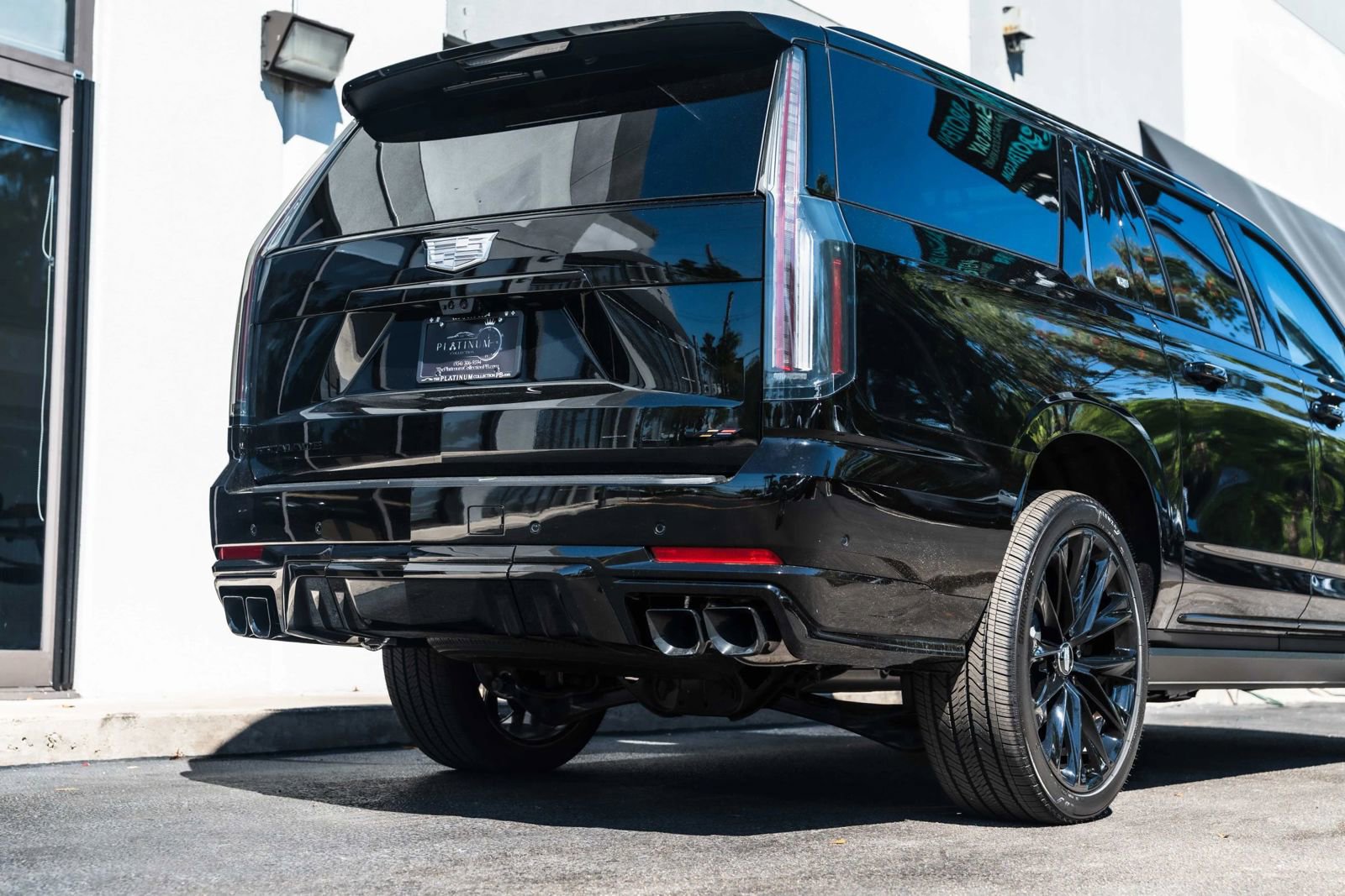 Used 2026 Cadillac Escalade ESV V w/ LPO, ONYX Package image 9