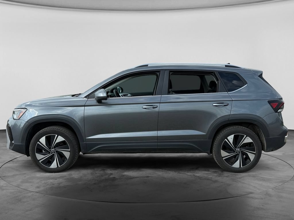 Used 2025 Volkswagen Taos SE AWD/4WD image 5