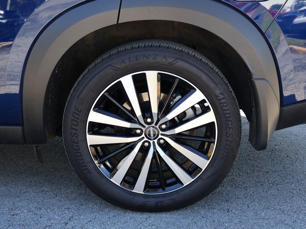 Used 2024 Nissan Pathfinder Platinum w/ Cargo Package image 27