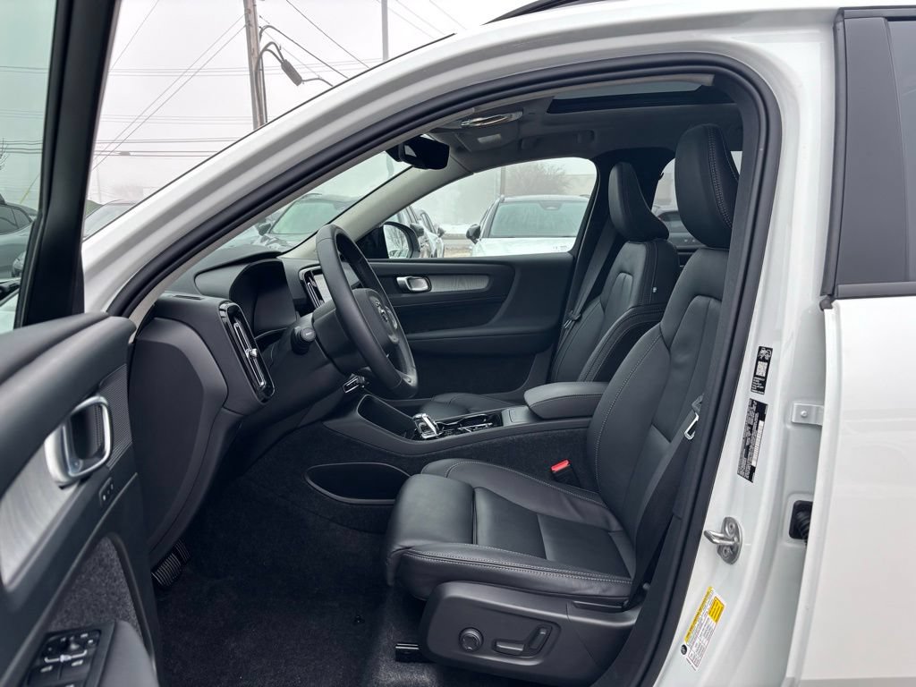 Certified 2026 Volvo XC40 B5 Plus w/ Protection Package Premier AWD/4WD image 17