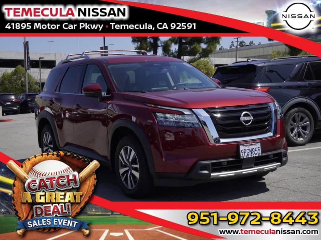 Used 2024 Nissan Pathfinder SL FWD image 1