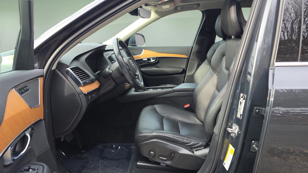 Used 2021 Volvo XC90 T6 Momentum w/ Climate Package image 10
