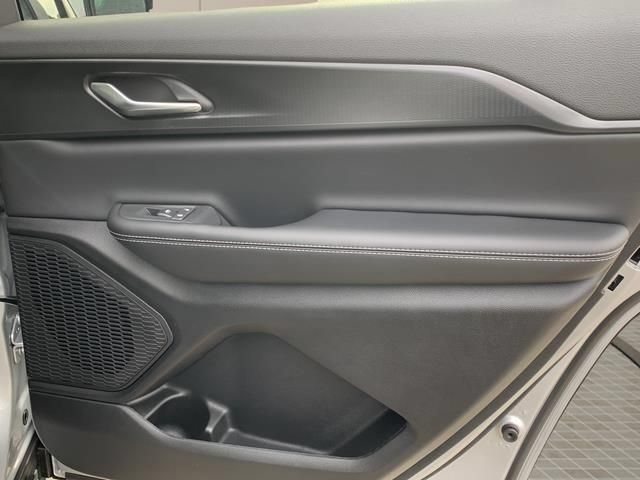 Used 2025 Jeep Grand Cherokee L Laredo AWD/4WD image 58