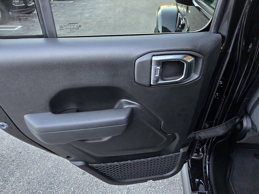 Used 2025 Jeep Gladiator Sport image 9