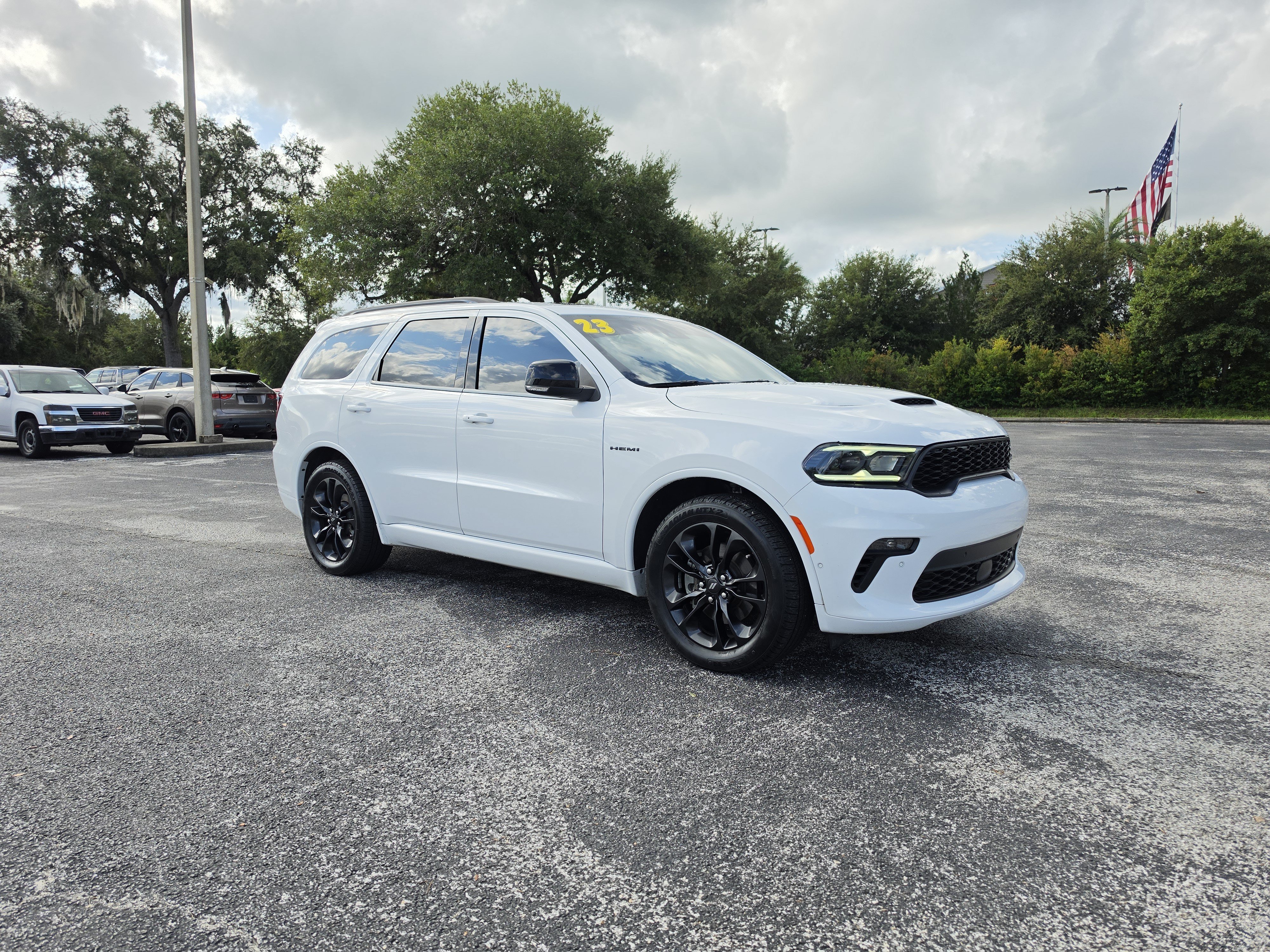 Used 2023 Dodge Durango R/T RWD image 2