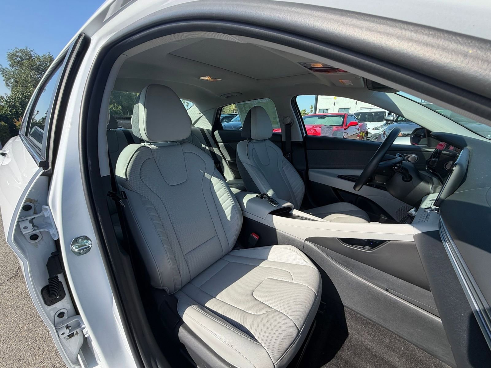 Used 2025 Hyundai Elantra Limited image 37