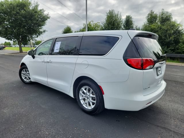 Used 2022 Chrysler Voyager LX FWD image 5