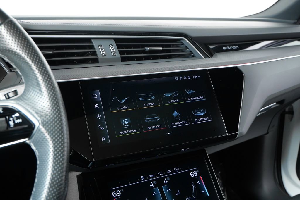 Certified 2022 Audi e-tron S Premium Plus w/ 21" Black Optic Package image 12