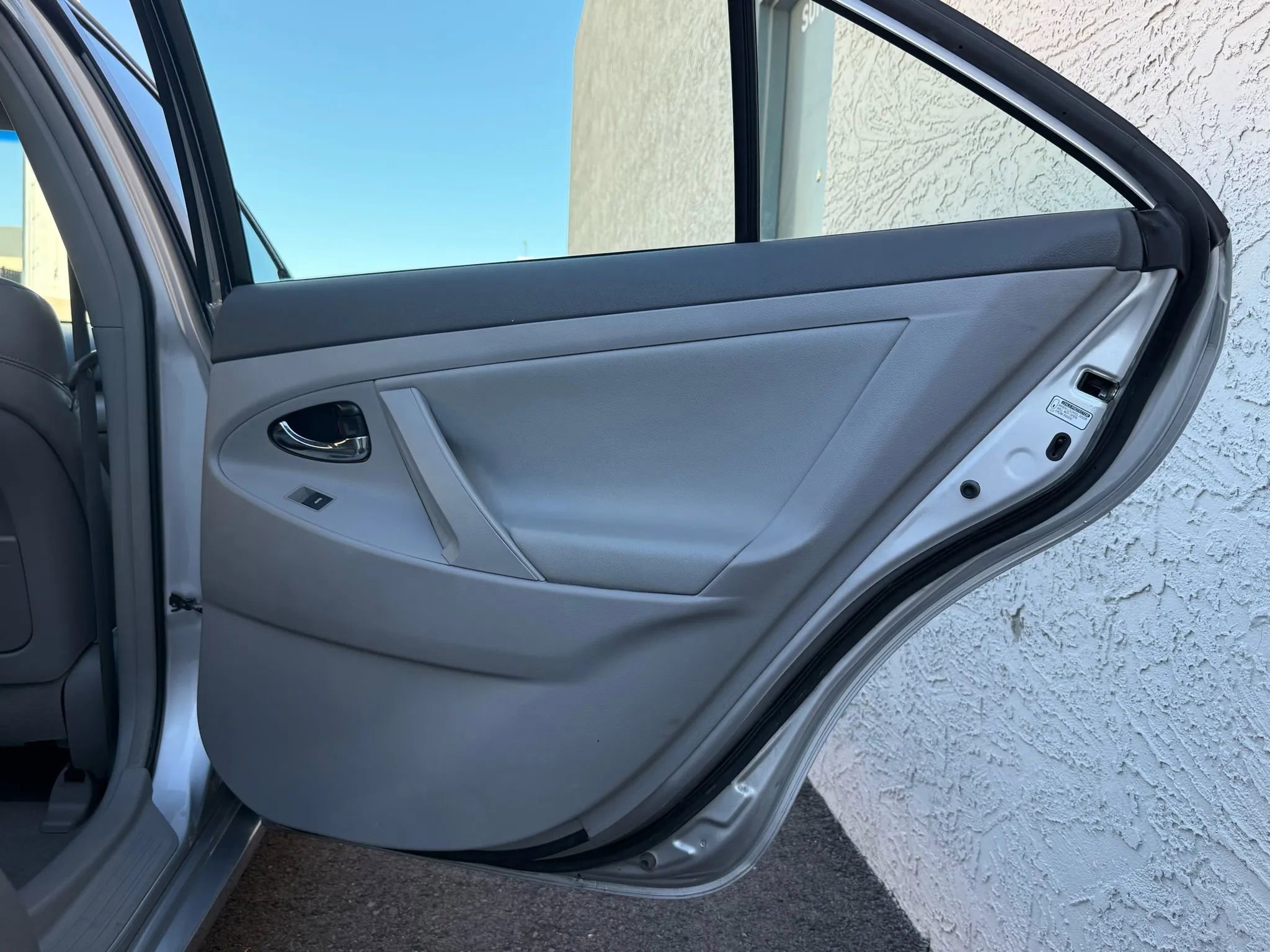 Used 2010 Toyota Camry LE image 24