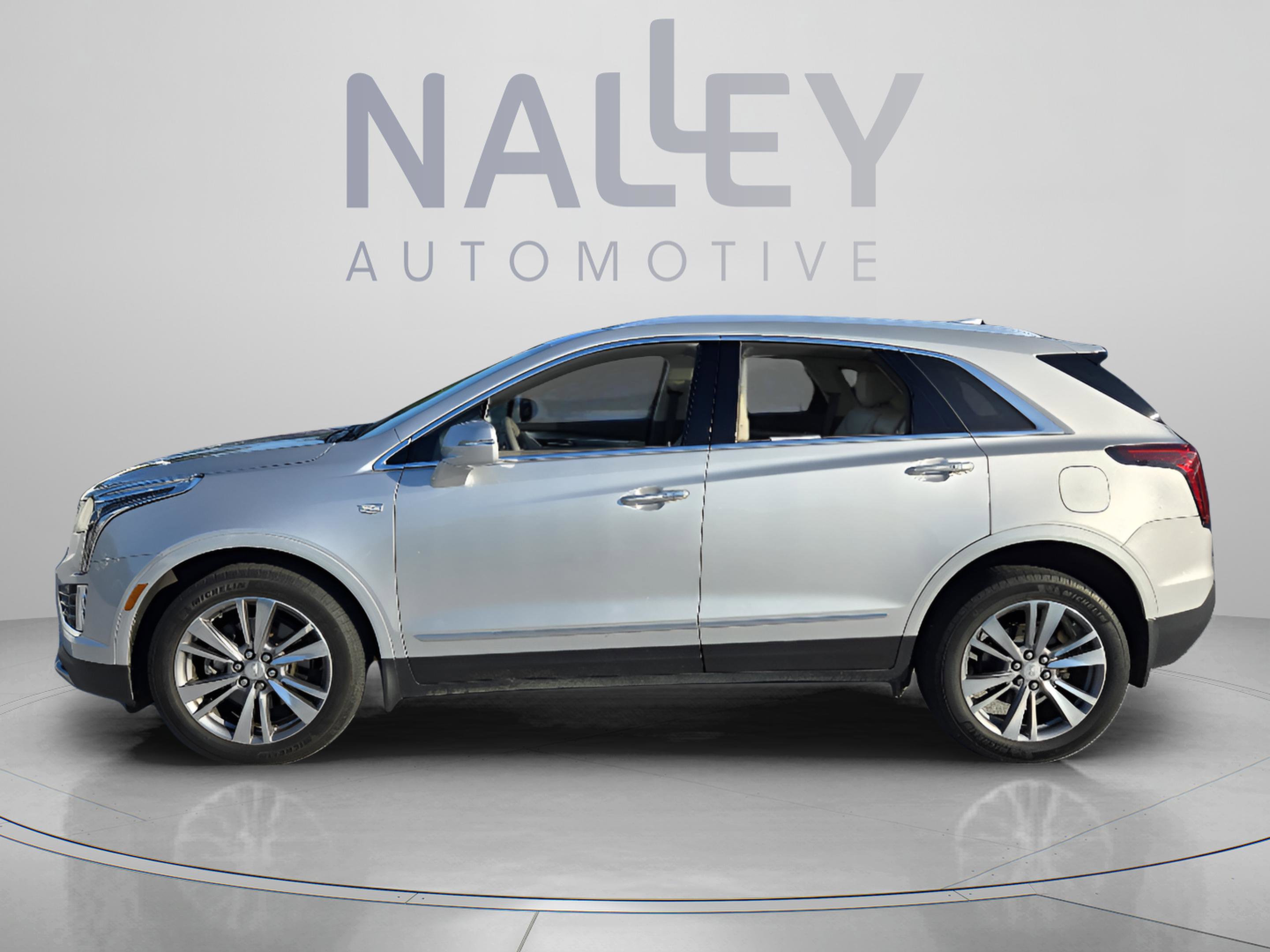 Used 2020 Cadillac XT5 Premium Luxury FWD image 2