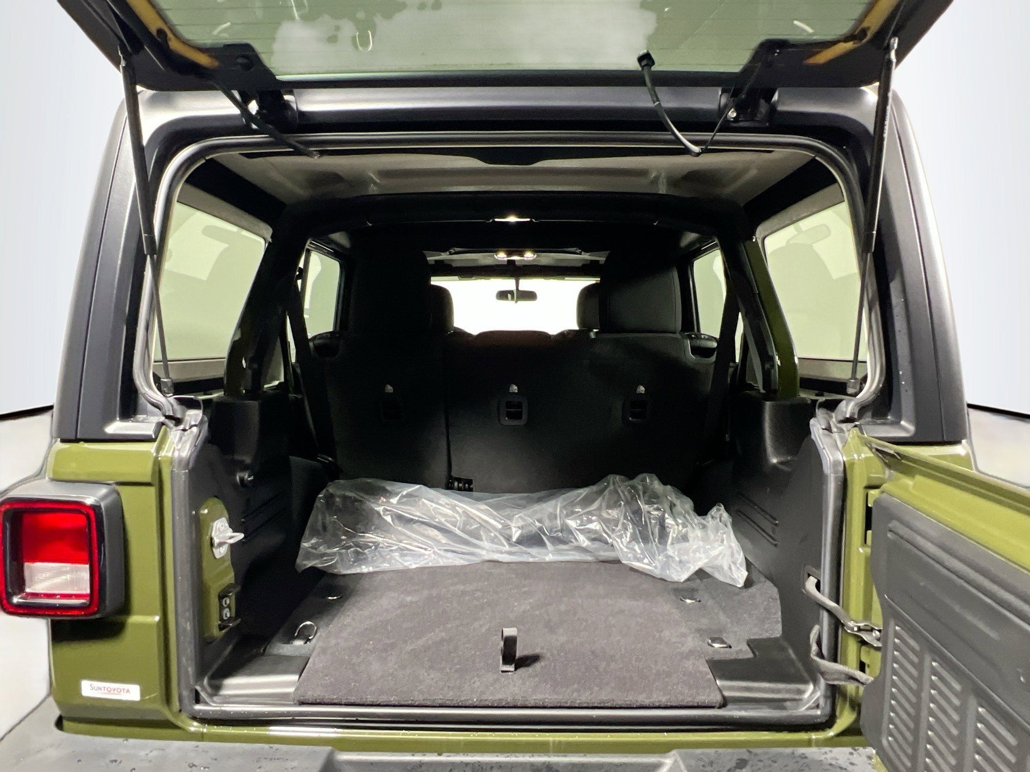 Used 2023 Jeep Wrangler Sport S image 34