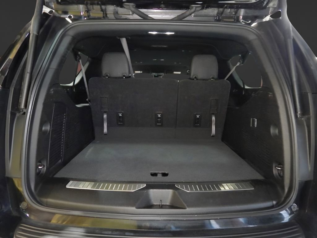 Used 2025 Chevrolet Suburban Z71 AWD/4WD image 7
