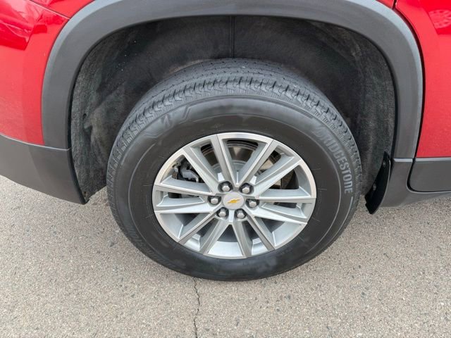 Used 2023 Chevrolet Traverse LT image 11