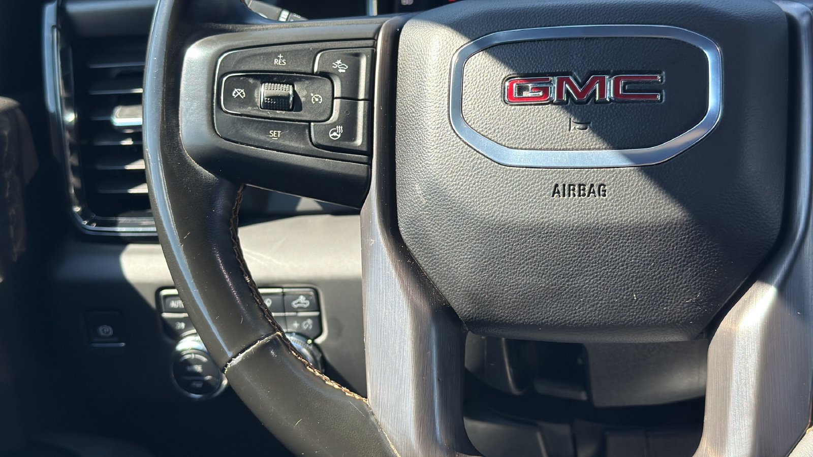 Used 2025 GMC Sierra 2500 AT4 w/ AT4 Premium Plus Package AWD/4WD image 16