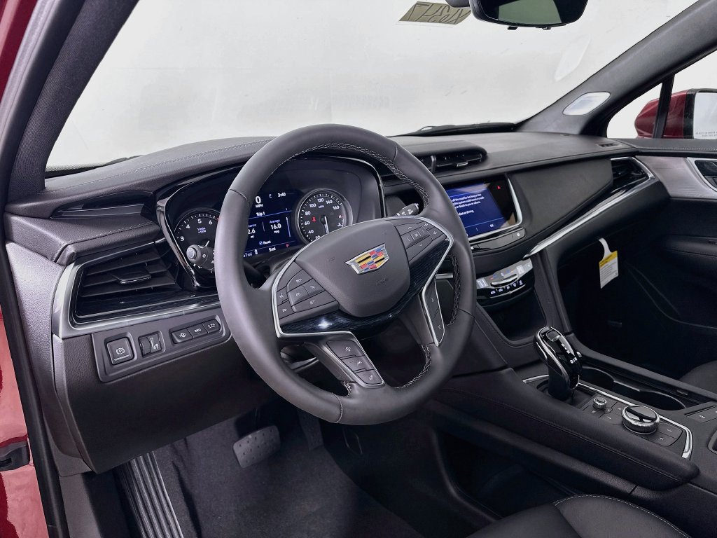 New 2026 Cadillac XT5 Premium Luxury w/ LPO, Floor Liner Package AWD/4WD image 9